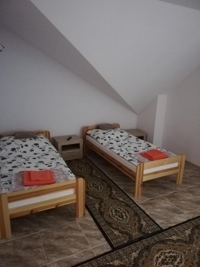 Hotel Potok 5 à Zloczew Extérieur photo
