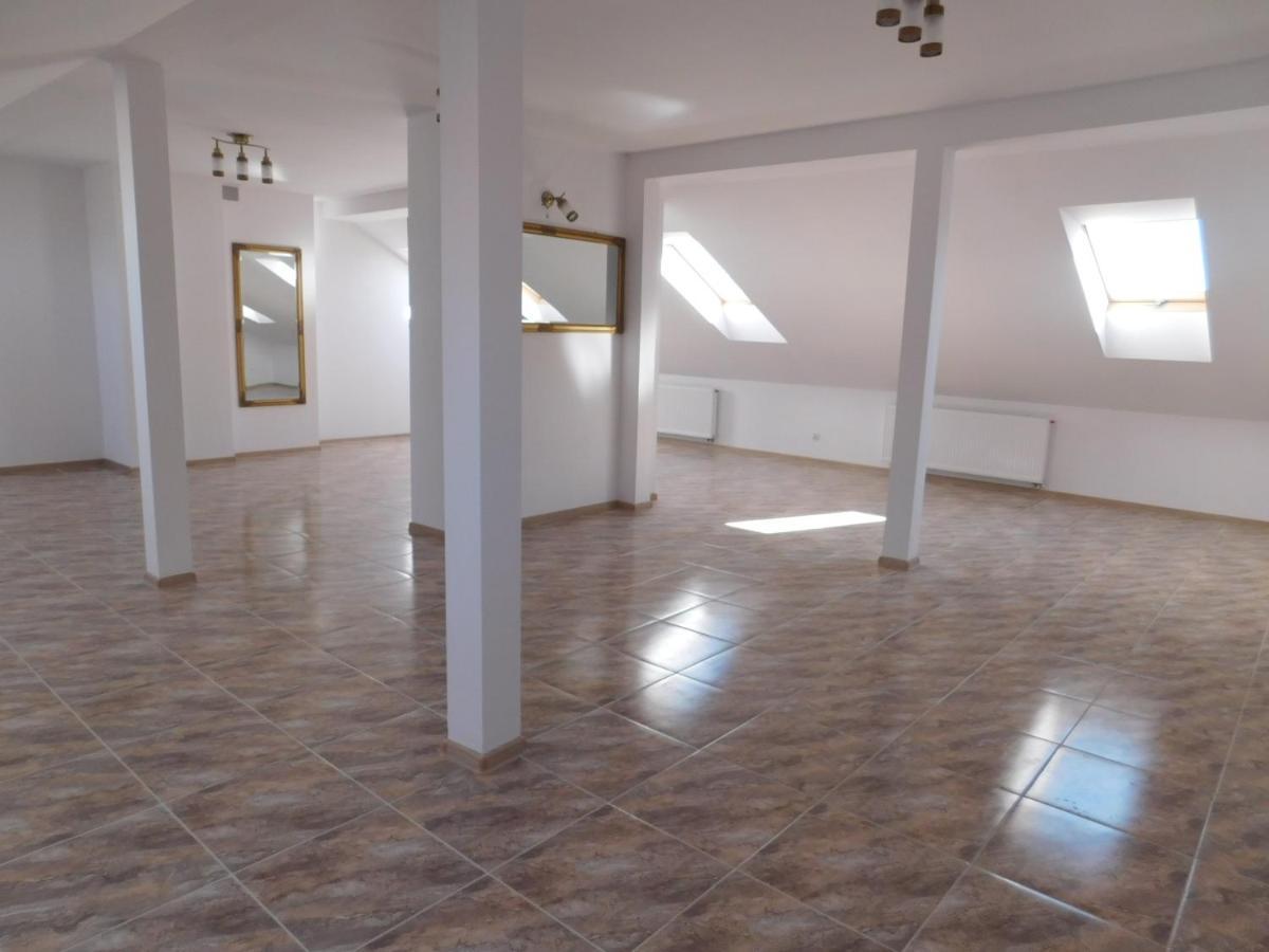 Hotel Potok 5 à Zloczew Extérieur photo