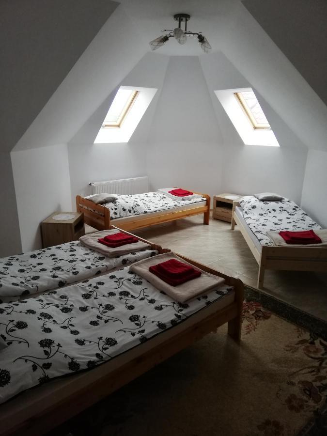 Hotel Potok 5 à Zloczew Extérieur photo