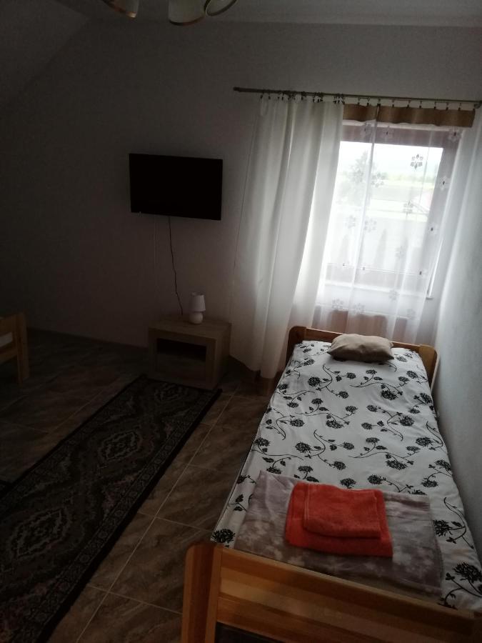 Hotel Potok 5 à Zloczew Extérieur photo